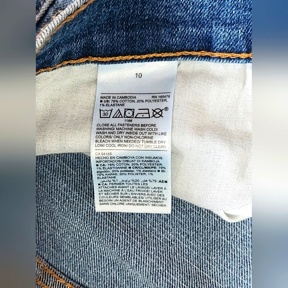 Old Navy Mid-Rise Jean Shorts w/ 3" inseam, NWOT - Picture 3 of 6